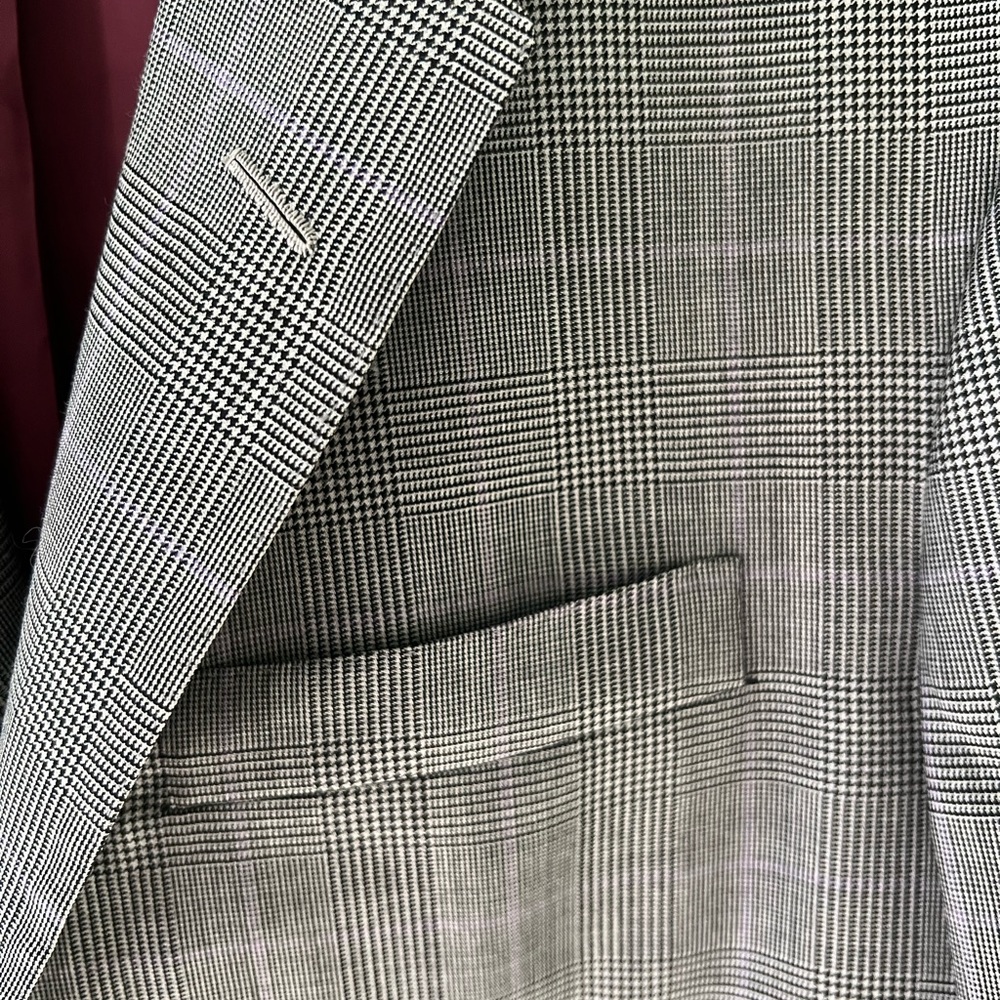 Paul Stuart
Wool 8 Silk Plaid Paul Jacket
Item No. 71135847-N410
$2,495.00